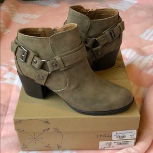 NWT Indigo Road Buckle Booties
